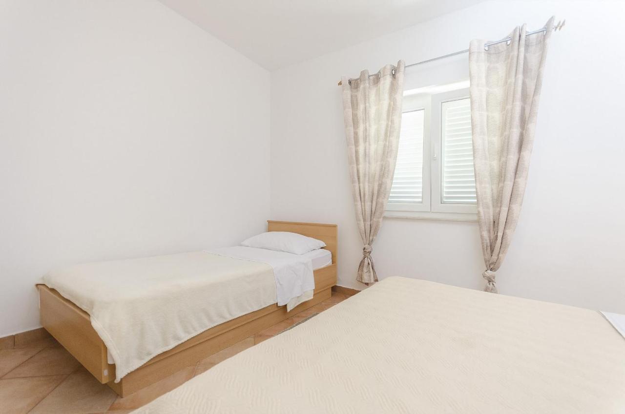 Apartments Karolina Водице Экстерьер фото