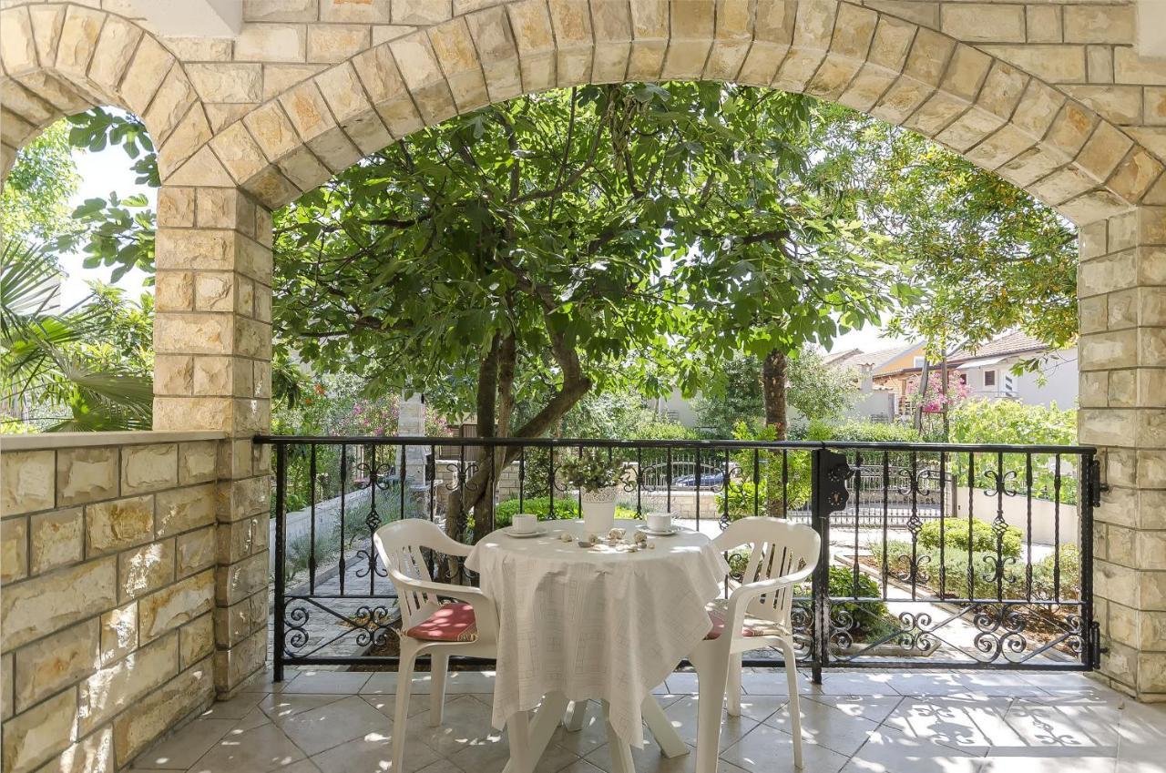 Apartments Karolina Водице Экстерьер фото